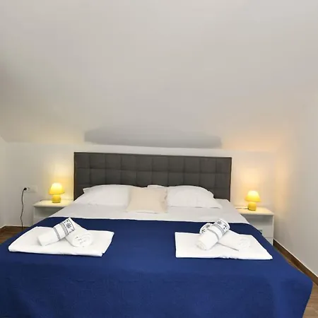 Maria - Beachfront By Guide Appartement Podaca